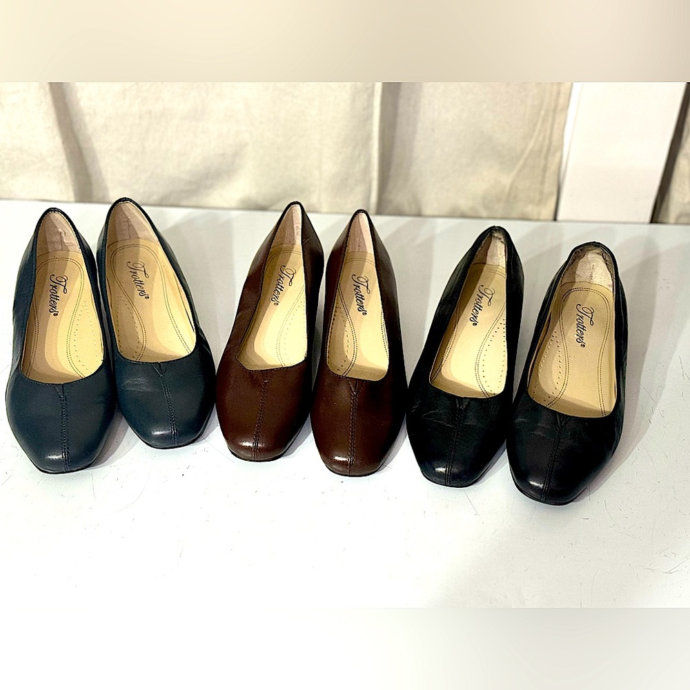 3 pair of trotter dress shoes kitten heel no scuffs black brown and blue size 6